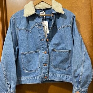 Wrangler Western Cut Blue Denim Jacket with Removable Sherpa Collar, NWT, Wome L